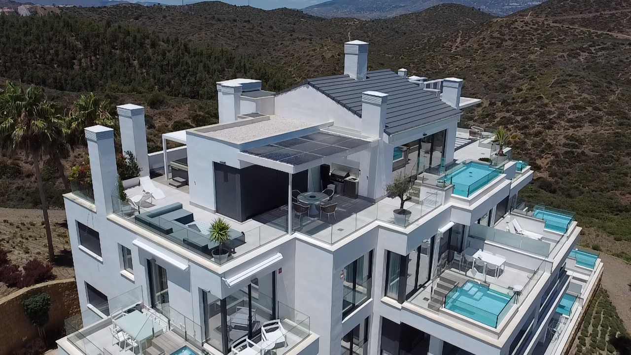 Pérgola fotovoltaica ático Mijas